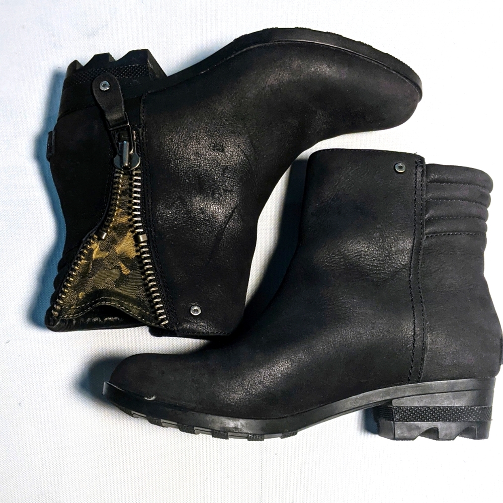 Sorel Women's Black Leather Ankle Boots.  Size 6.